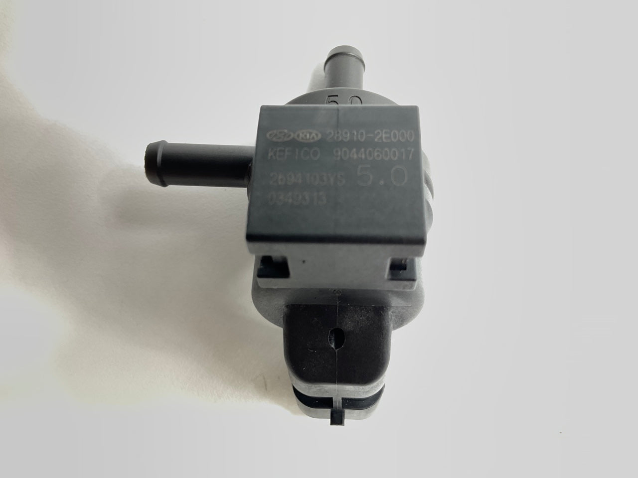 NEW UNBOXED Vapor Canister Purge Solenoid Valve OEM For Hyundai 289102E000
