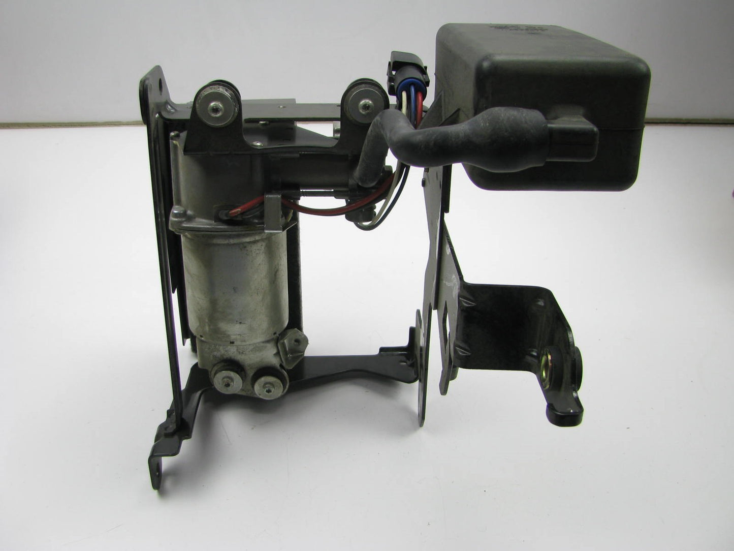 NEW - OUT OF BOX F7L5319AA Active Air Ride Suspension Compressor 97-98 Mark VIII