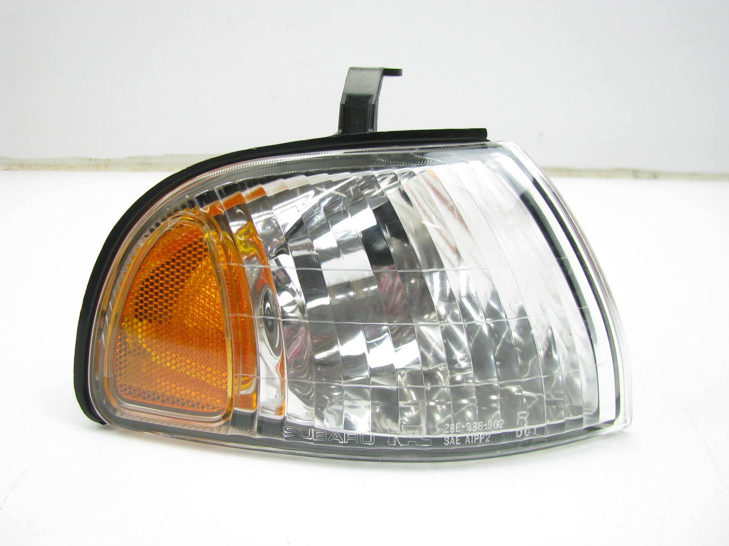 NEW - OUT OF BOX - OEM Right Corner Marker Light Lamp For 1998-99 Subaru Legacy