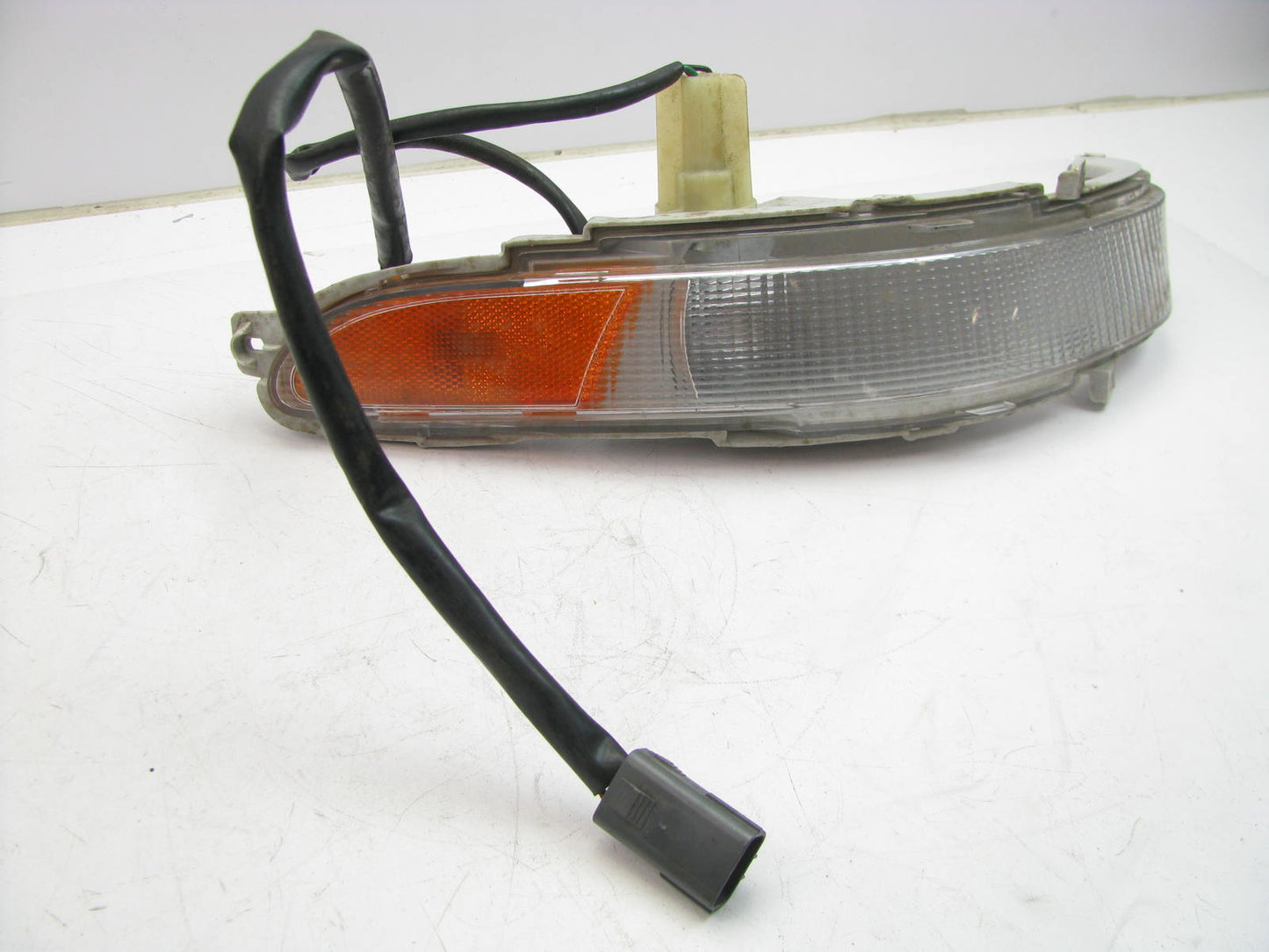 NEW OUT OF BOX - 2BE937642 FRONT LEFT Side Marker Light 93-97 Ford Probe GT