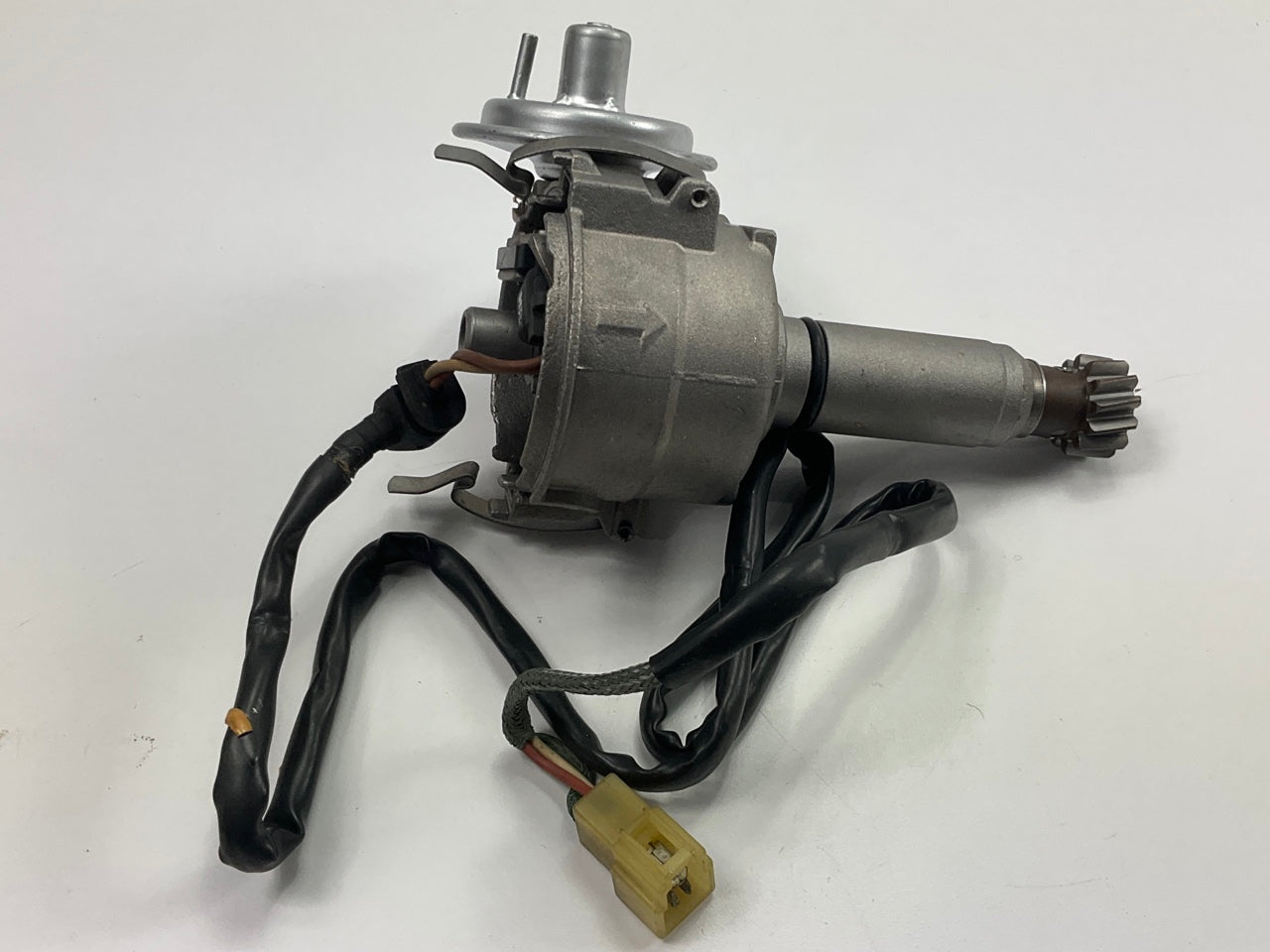 NEW OUT OF BOX 029450-2121 Distributor W/ Vacuum Advance 1981-1982 GM Isuzu 1.8L