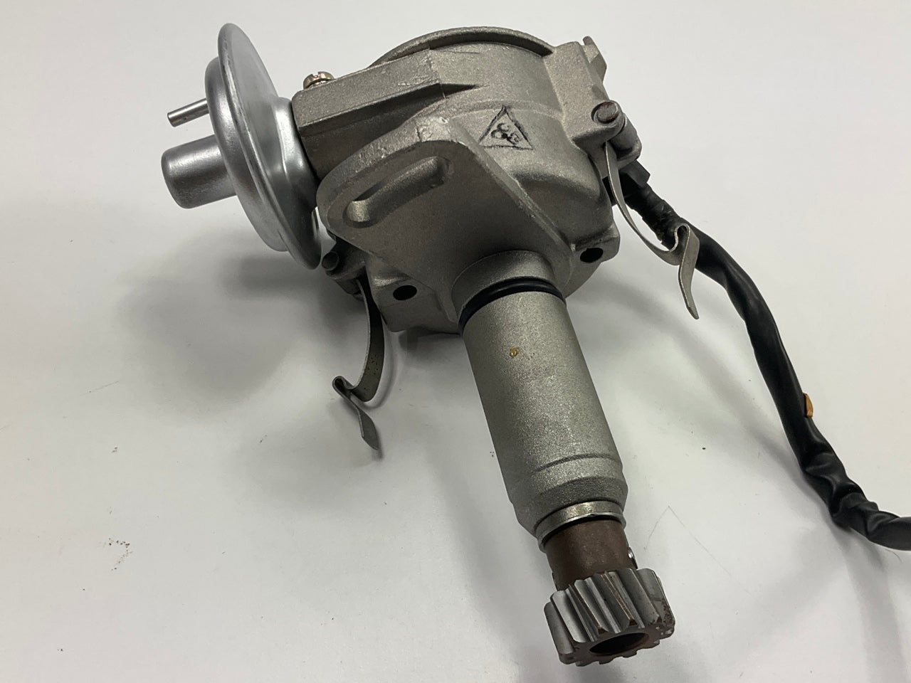 NEW OUT OF BOX 029450-2121 Distributor W/ Vacuum Advance 1981-1982 GM Isuzu 1.8L