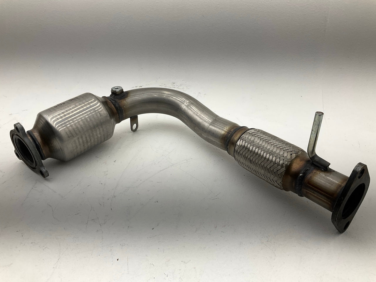 NEW UNBOXED BLUEFLOW 3011024 Catalytic Converter