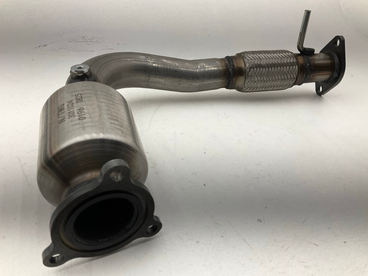NEW UNBOXED BLUEFLOW 3011024 Catalytic Converter