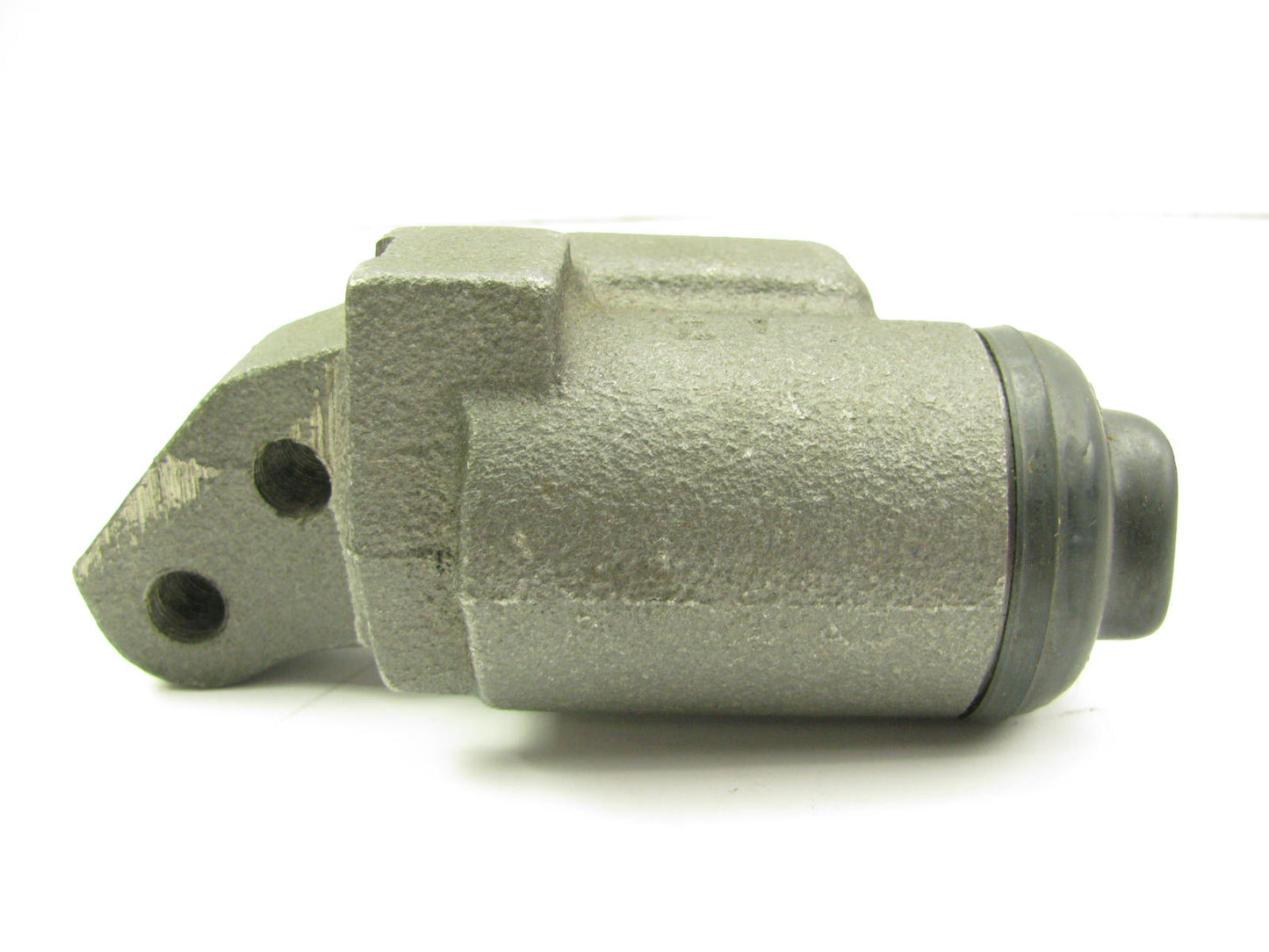 NEW - OUT OF BOX - 30589 Front Right Lower Drum Brake Wheel Cylinder