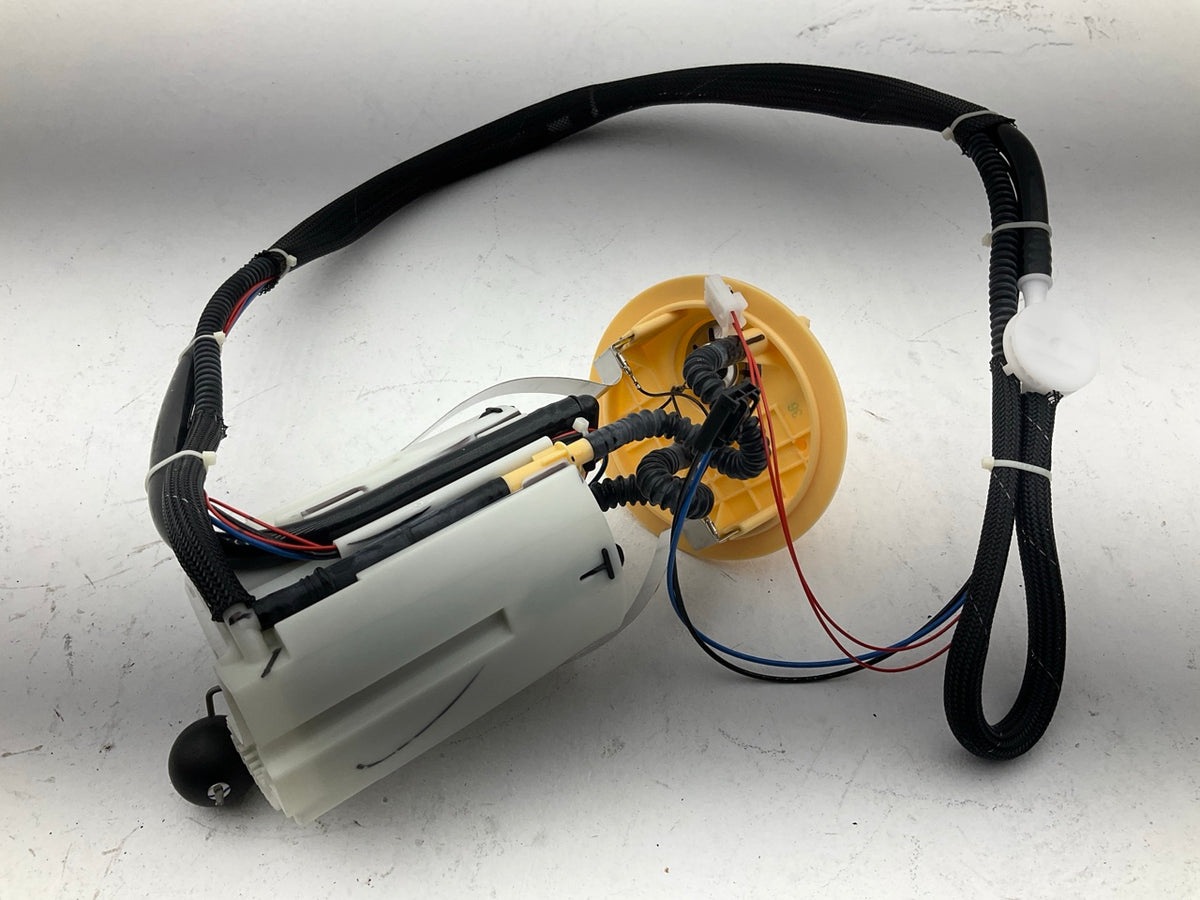 NEW UNBOXED OEM VOLVO 30761743 Fuel Pump Module