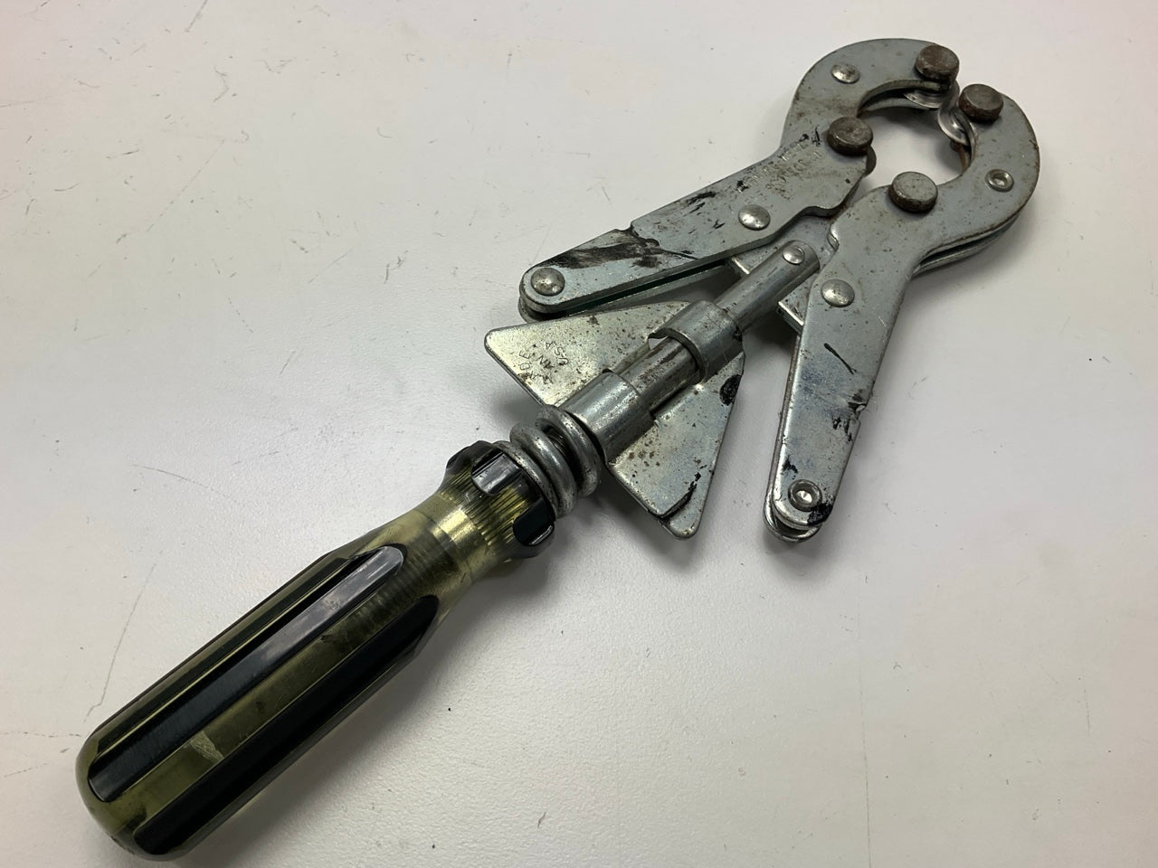 USED Tool #4 - Lisle 31500 Muffler Exhaust Cutter Tool 1-3/8''-2-1/2'' Pipe