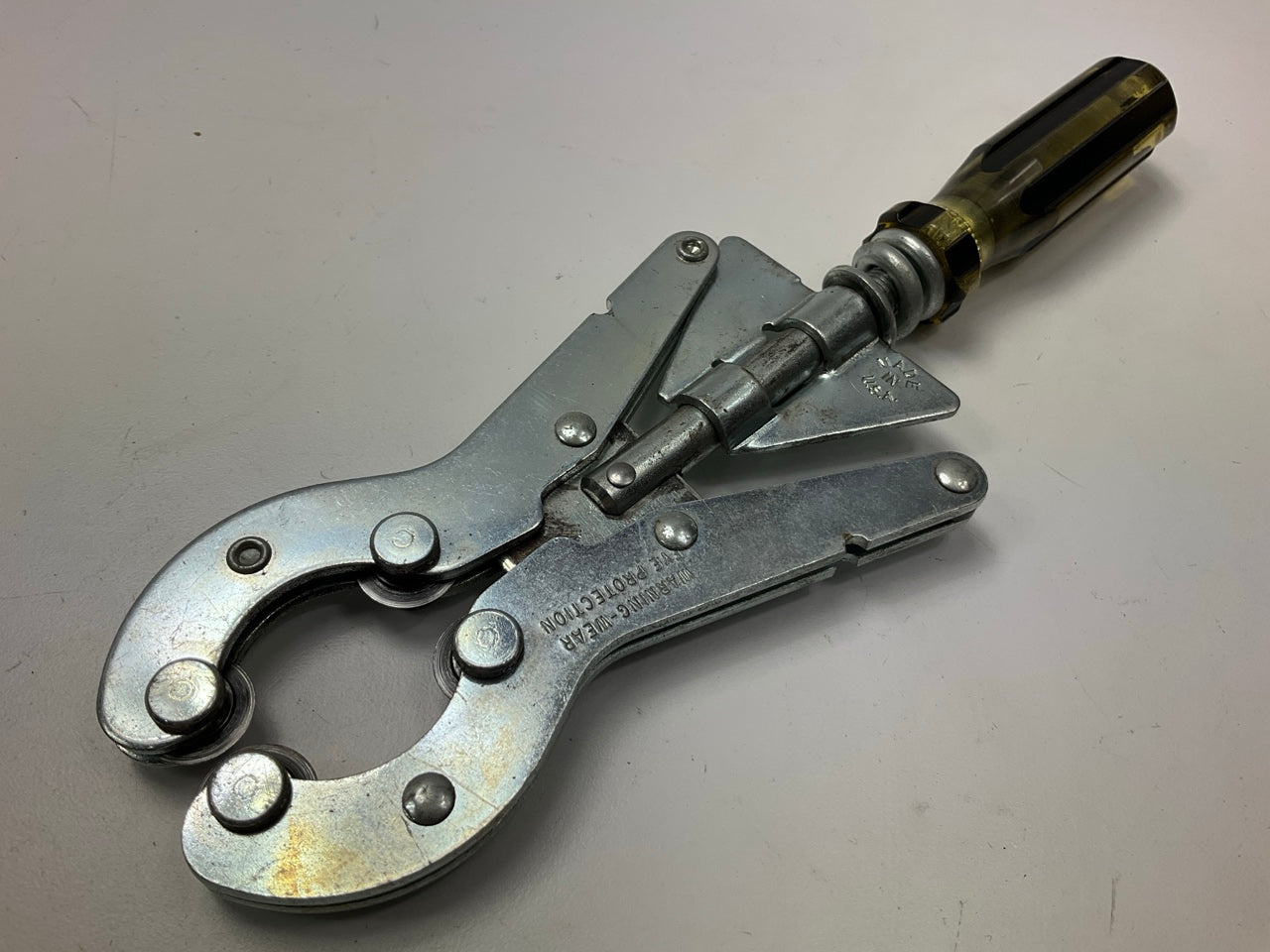 USED Tool #9 - Lisle 31500 Muffler Exhaust Cutter Tool 1-3/8''-2-1/2'' Pipe