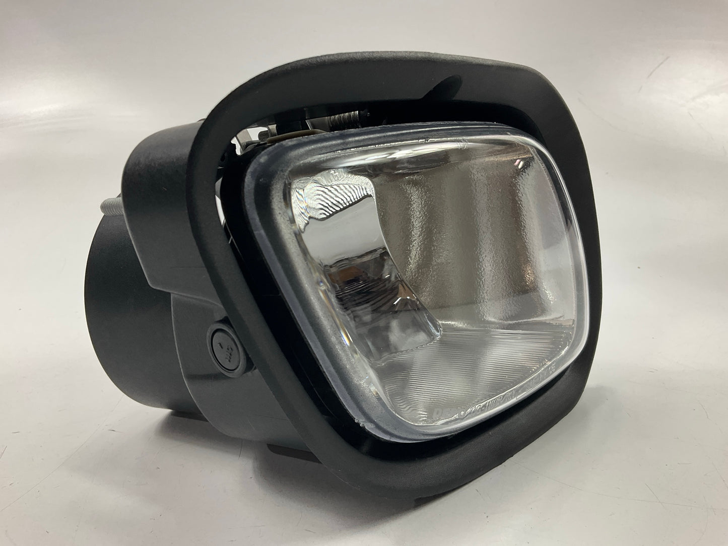 Unboxed Depo 33G-2001R-AS Right Fog Light Lamp For 08-17 Freightliner Cascadia