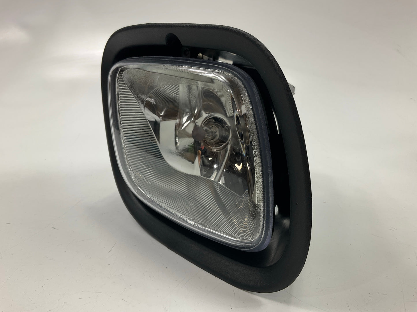 Unboxed Depo 33G-2001R-AS Right Fog Light Lamp For 08-17 Freightliner Cascadia