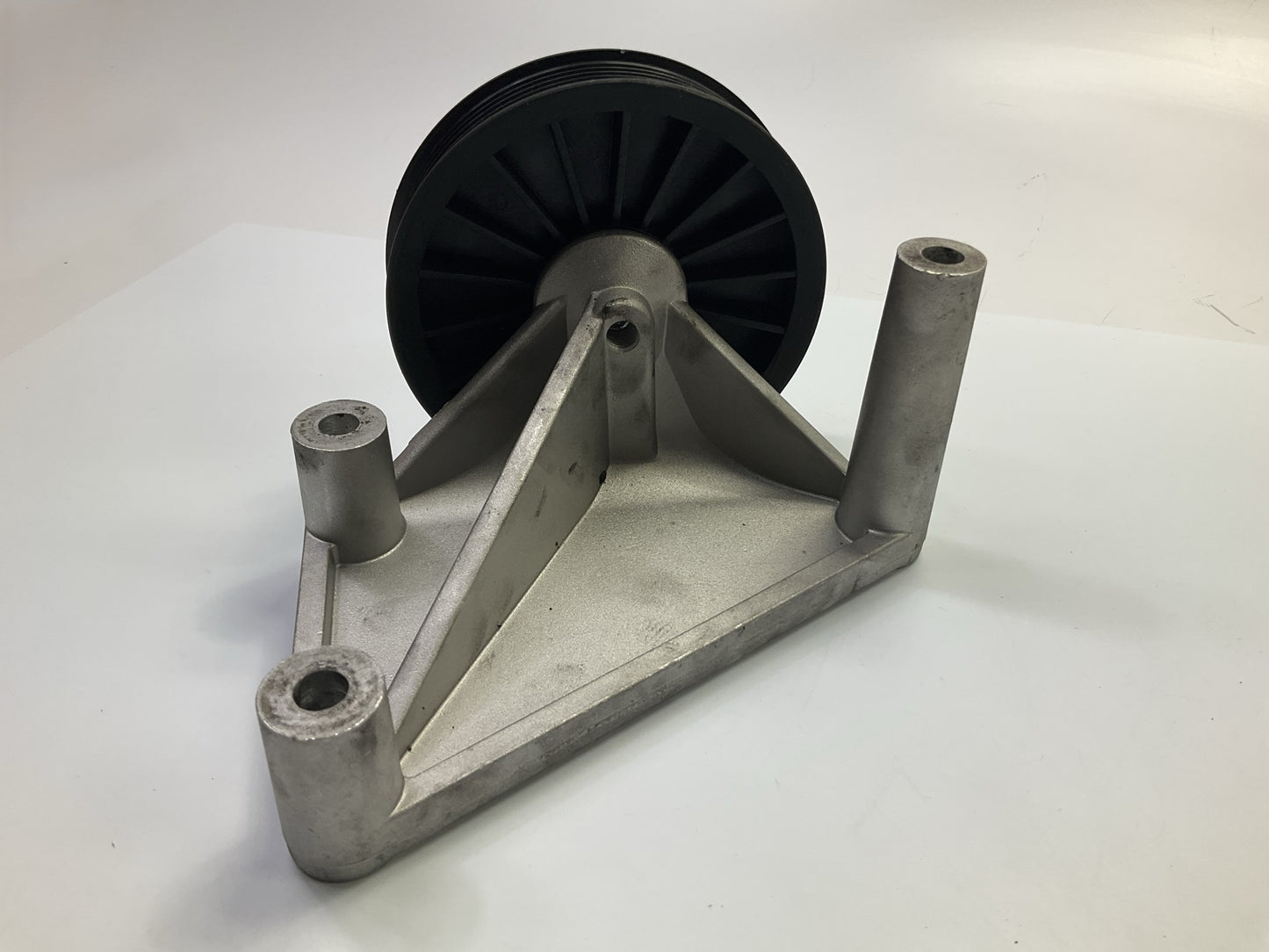 NEW - UNBOXED 34253 A/C Compressor Bypass Pulley