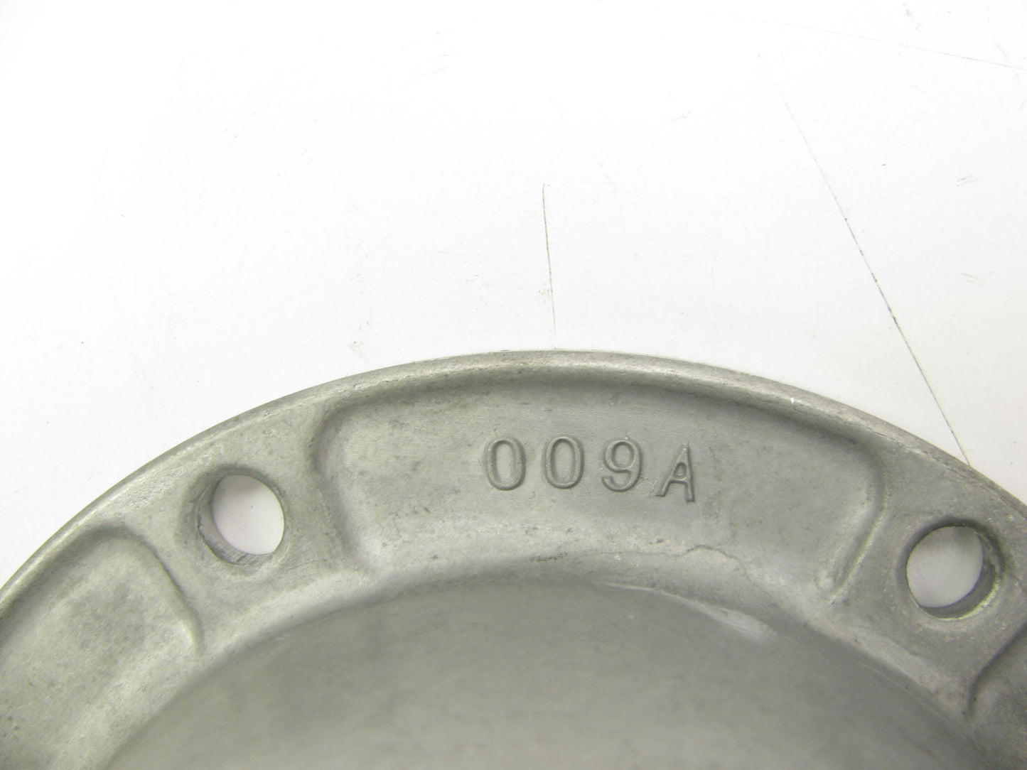 NEW - OUT OF BOX 343-009BK Heavy Duty Truck Wheel Hub Cap 303-4009 6-bolt