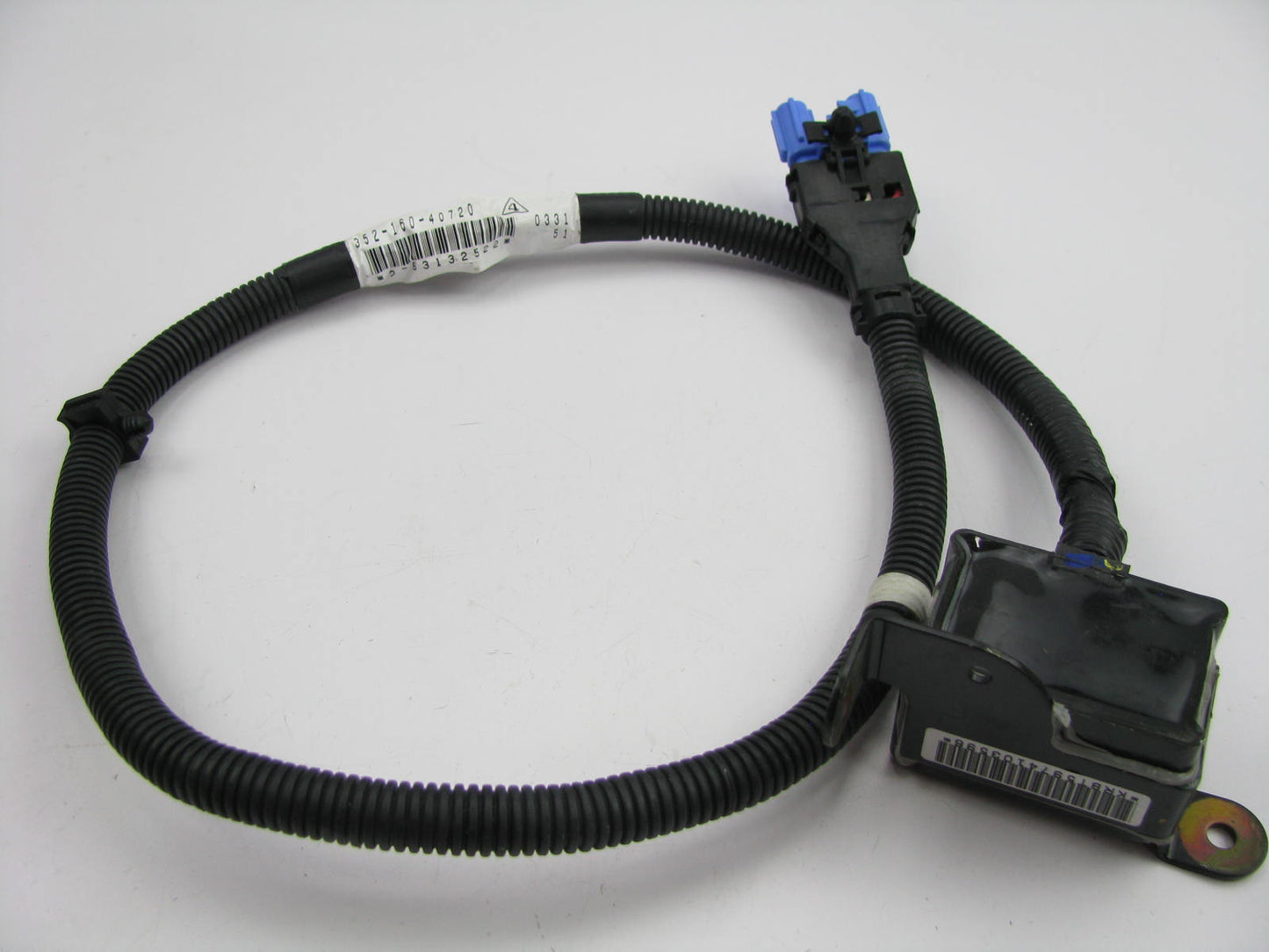 NEW - OUT OF BOX 352-160-40720 Right SRS Crash Sensor 1994-1997 Ford Aspire