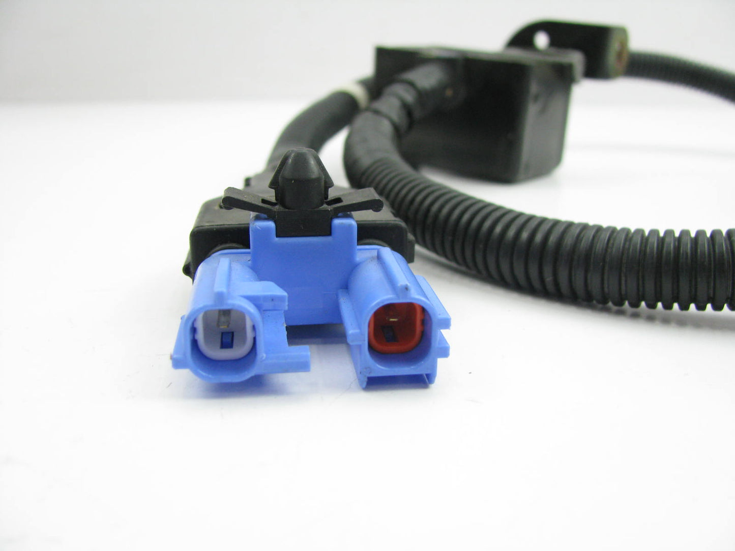 NEW - OUT OF BOX 352-160-40720 Right SRS Crash Sensor 1994-1997 Ford Aspire