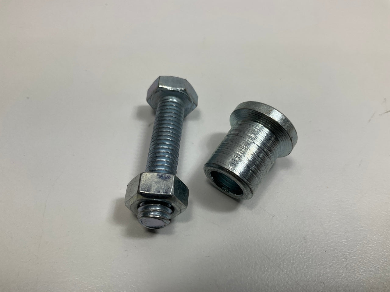 NEW - OUT OF BOX - WALKER 35282 Exhaust Bolt