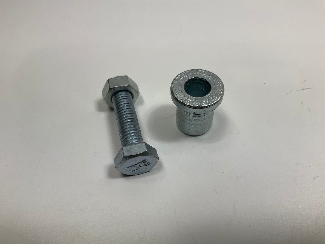 NEW - OUT OF BOX - WALKER 35282 Exhaust Bolt