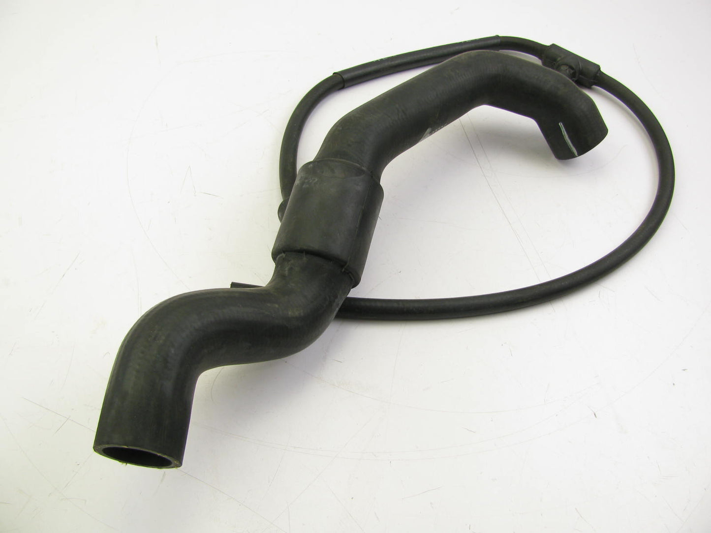 NEW - OUT OF BOX 357-121-101-AM Upper Radiator Coolant Hose 1993-1994 VW Passat