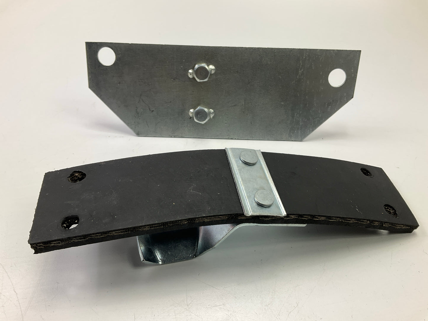 NEW - UNBOXED 36377 Exhaust System Hanger For 1996-2001 Jeep Cherokee 4.0L-L6