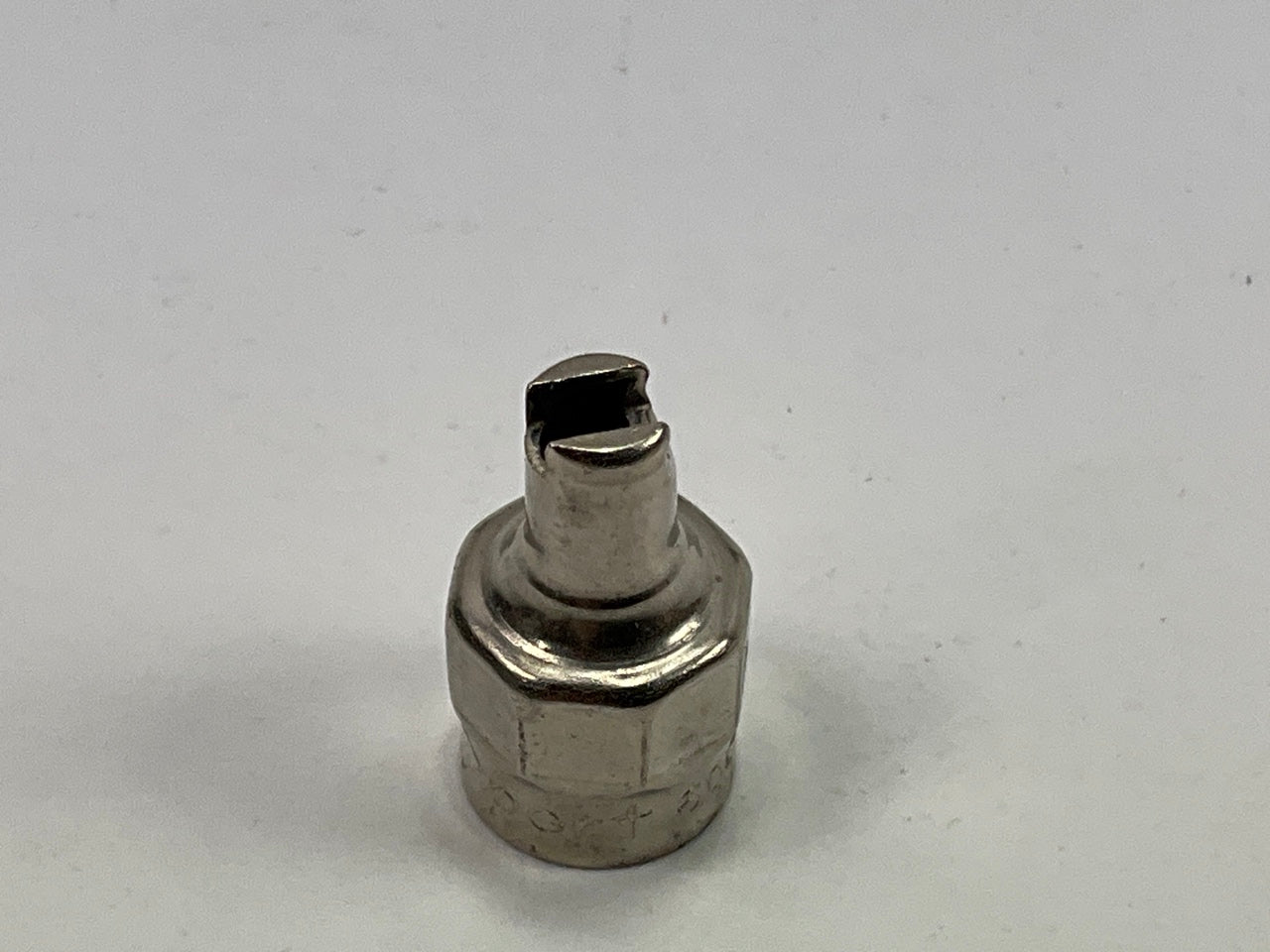BOX Of 100 - 38-600-100 Cap Screwdriver Type VC2 For .305'' -32 Thread Type Valve
