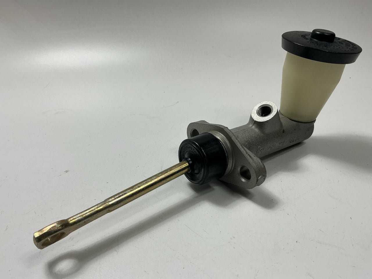 NEW - OUT OF BOX 39738 Clutch Master Cylinder CMA39738
