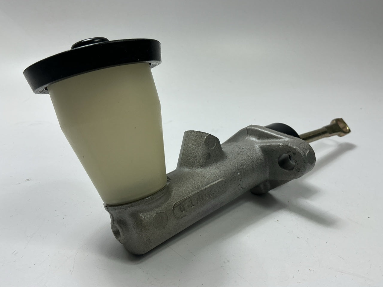 NEW - OUT OF BOX 39738 Clutch Master Cylinder CMA39738