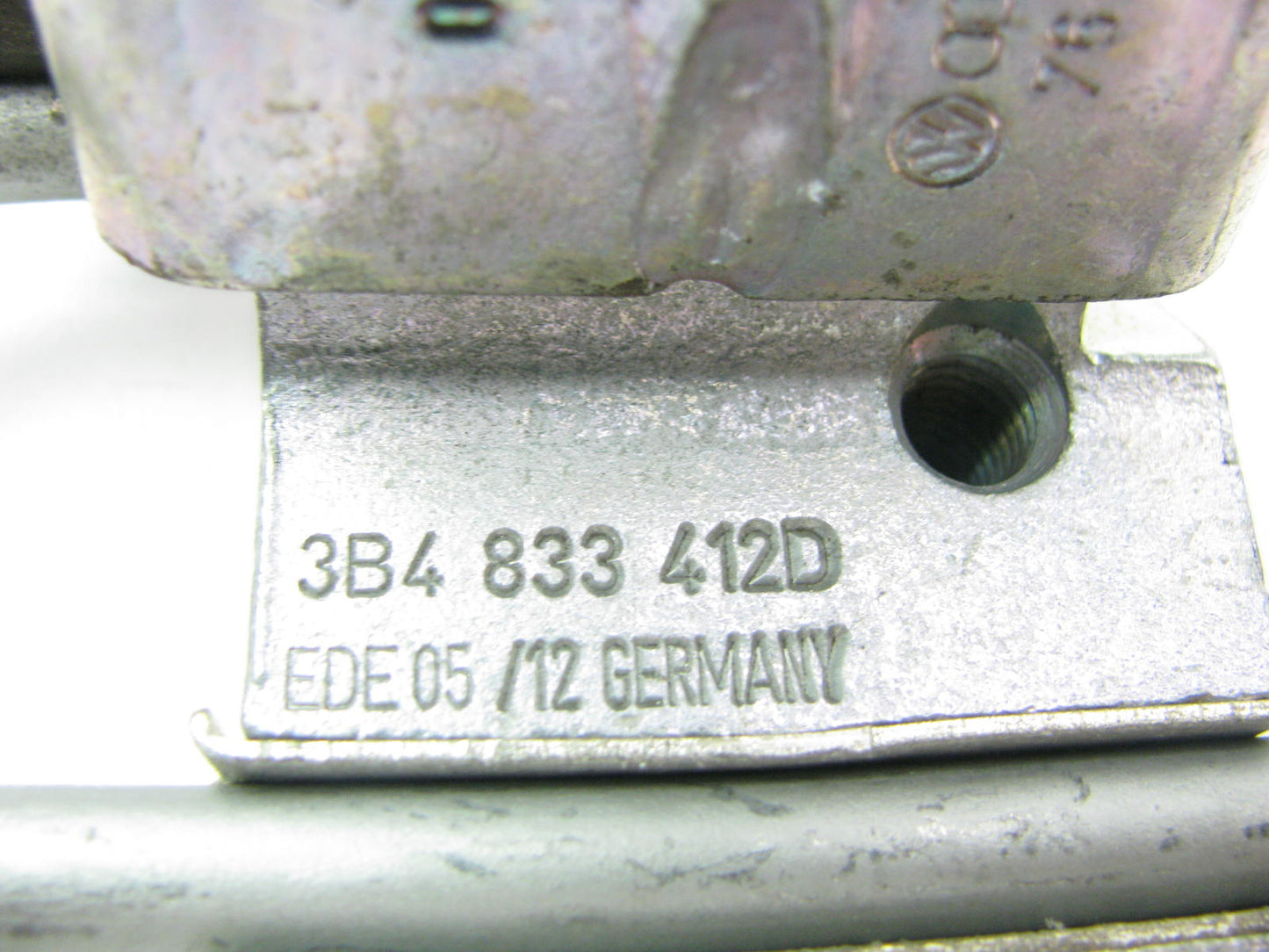 NEW - OUT OF BOX VW 3B4-833-412-D Rear Right Door Lower Hinge 1996-1997 Passat