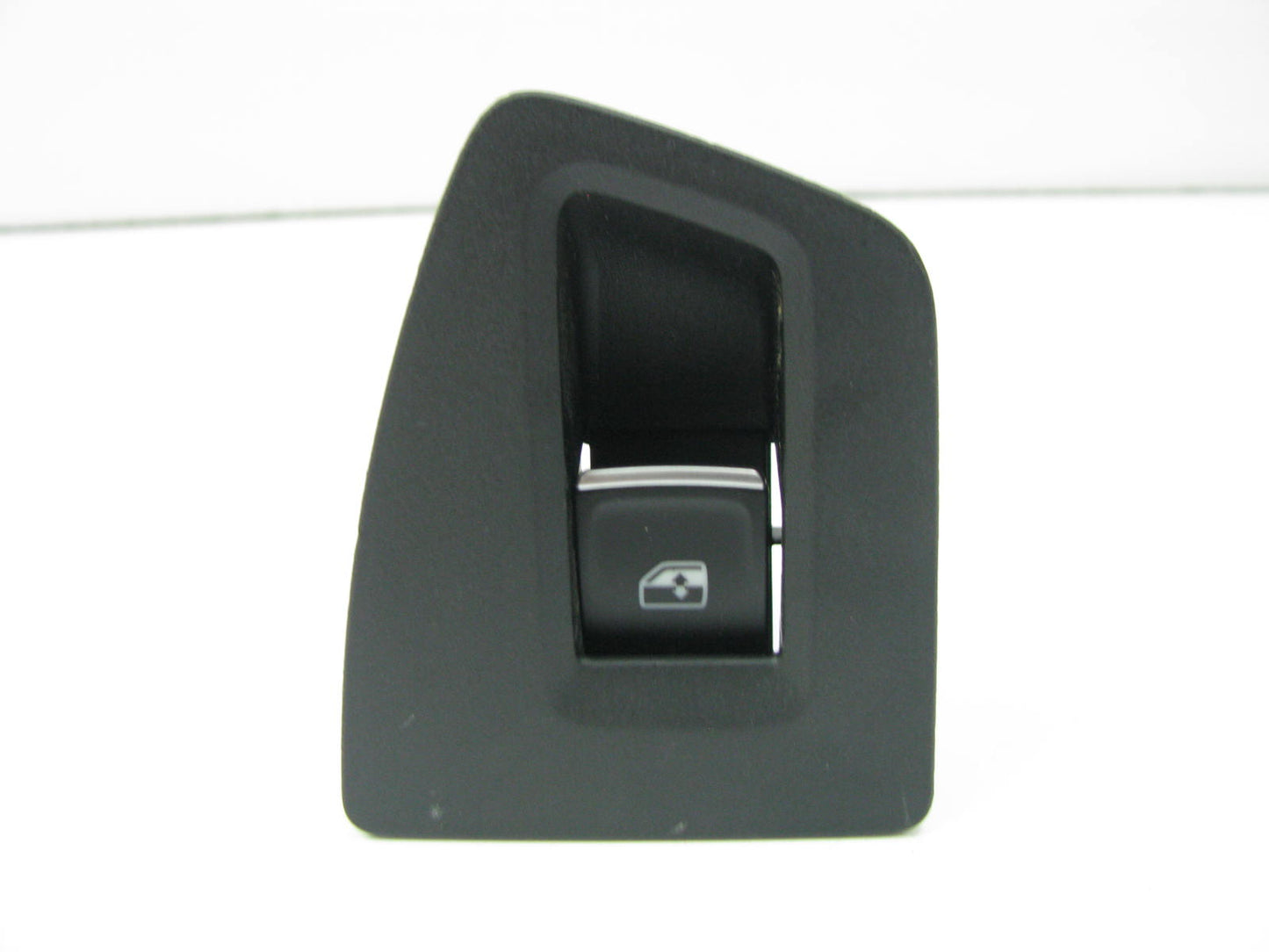 NEW - OUT OF BOX 3CN868345-BLACK Rear Left Power Window Switch 2018 Atlas