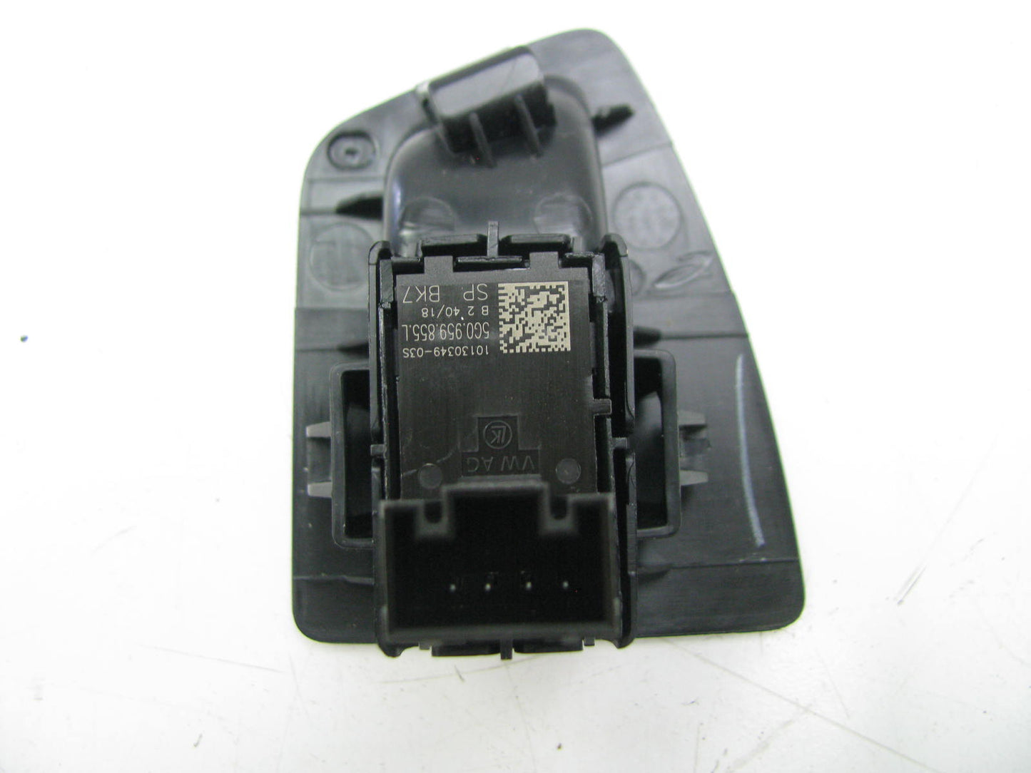 NEW - OUT OF BOX 3CN868345-BLACK Rear Left Power Window Switch 2018 Atlas