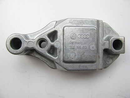 NEW - OUT OF BOX - Rear Sway Bar Mount Bracket 04-06 VW Phaeton 3D0199613H