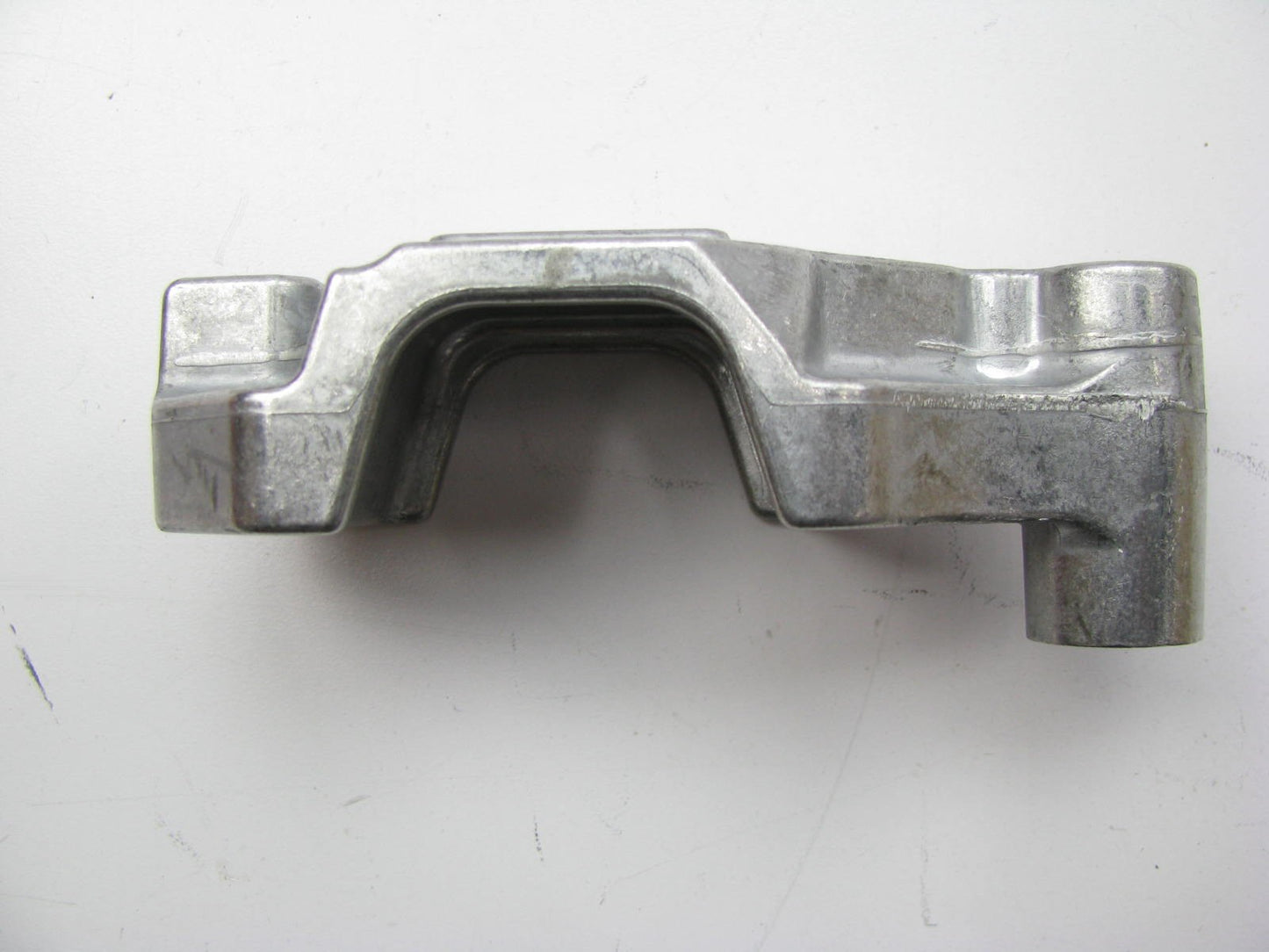 NEW - OUT OF BOX - Rear Sway Bar Mount Bracket 04-06 VW Phaeton 3D0199613H