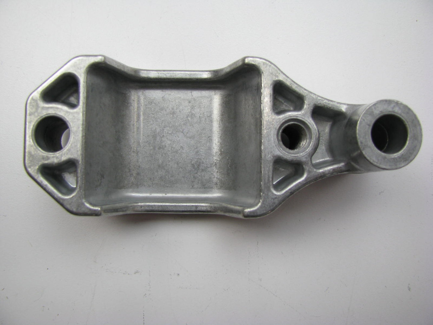 NEW - OUT OF BOX - Rear Sway Bar Mount Bracket 04-06 VW Phaeton 3D0199613H