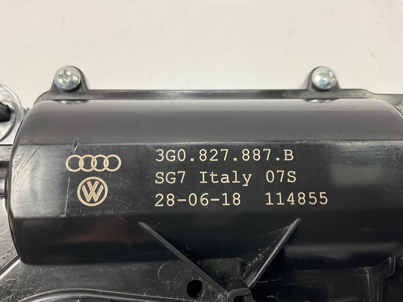 NEW UNBOXED OEM 3G0827887B Rear Hatch Liftgate Pull Down Motor 18-23 VW Atlas