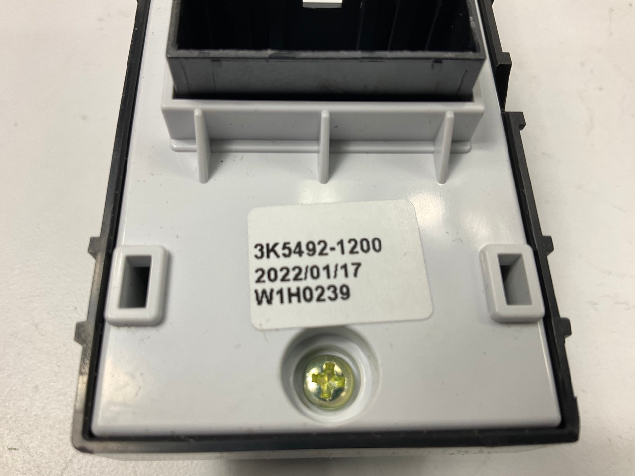 NEW UNBOXED 3K54921200 Drivers Left Master Window Switch OEM For 2018-2022 Kona