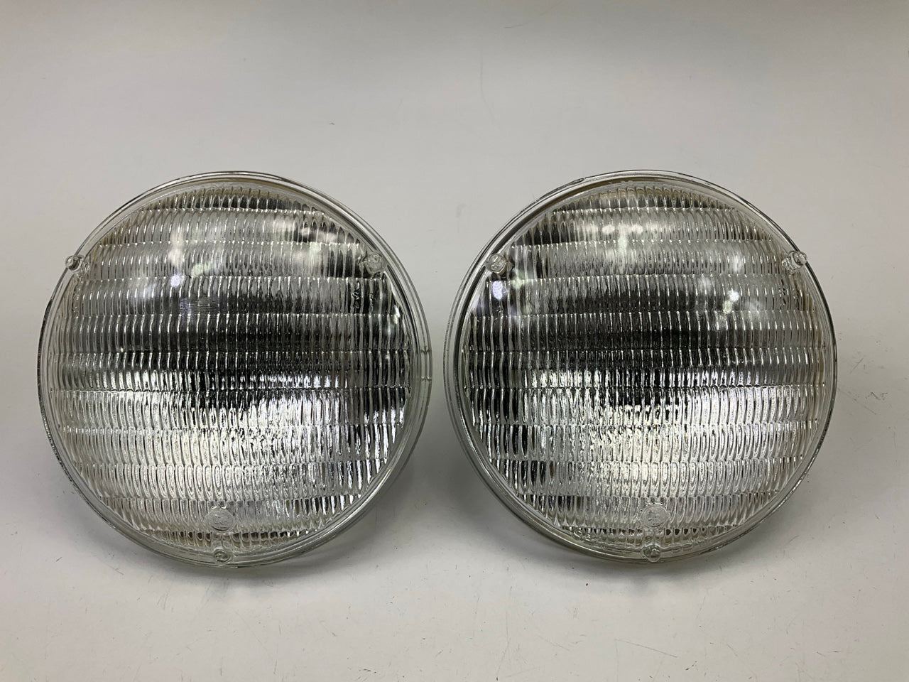 (2) Wagner 4078 Sealed Beam Light Lamp Bulbs PAR46 5-3/4'' 50 Watts 6 Volts