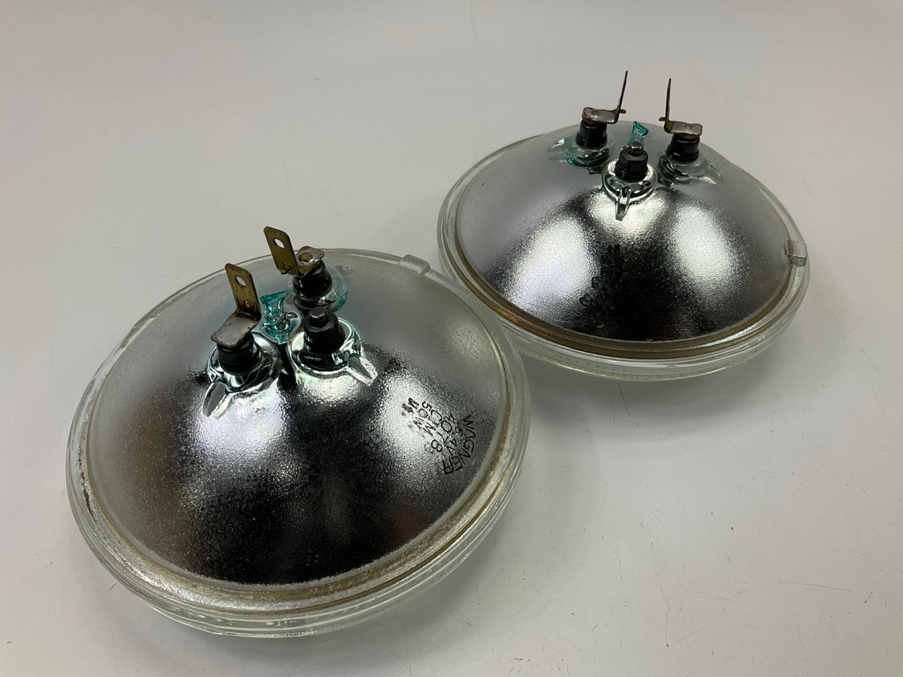 (2) Wagner 4078 Sealed Beam Light Lamp Bulbs PAR46 5-3/4'' 50 Watts 6 Volts