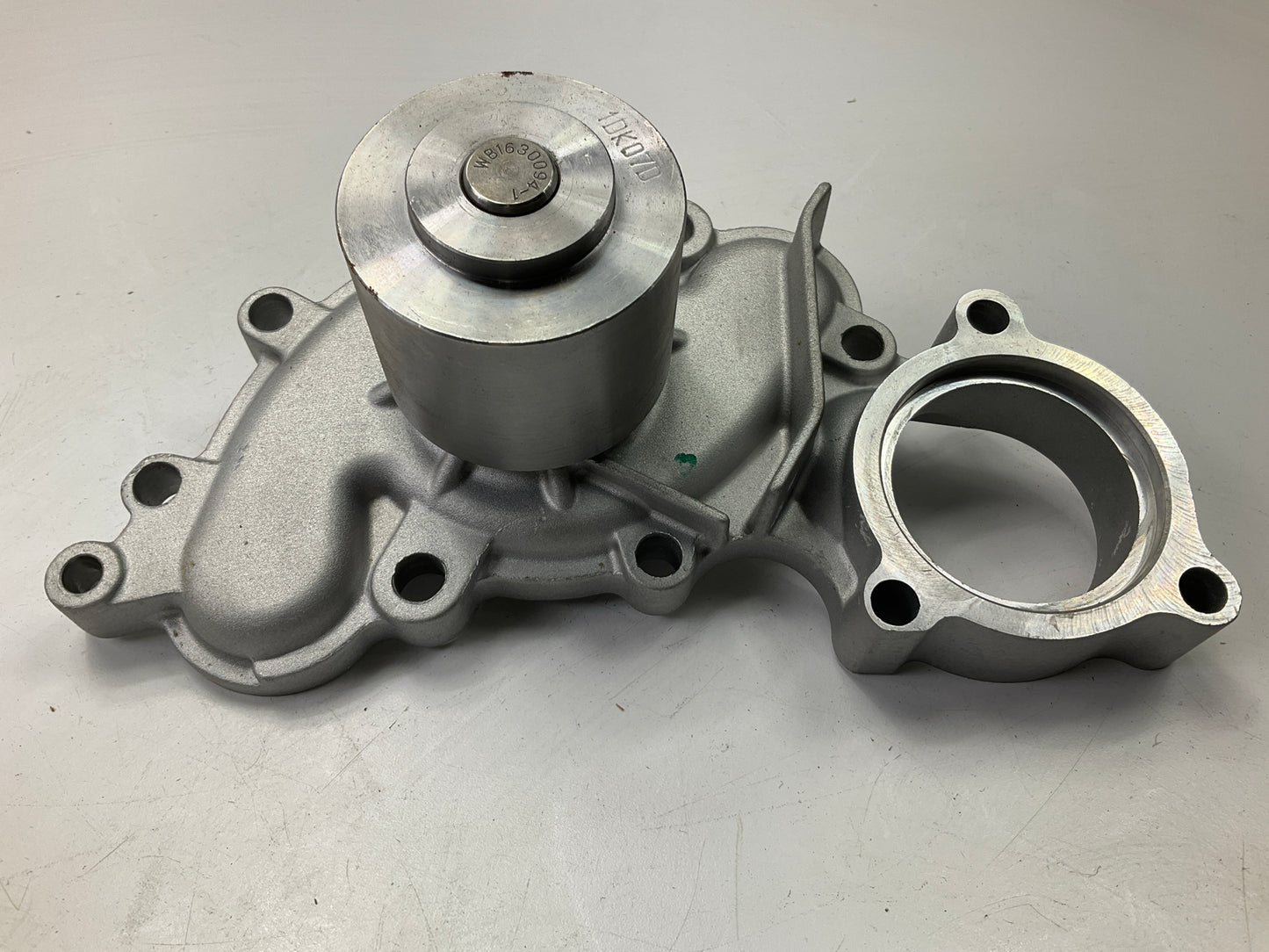 NEW - OUT OF BOX 42256 Engine Water Pump For 1993-1995 Toyota 3.0L-V6