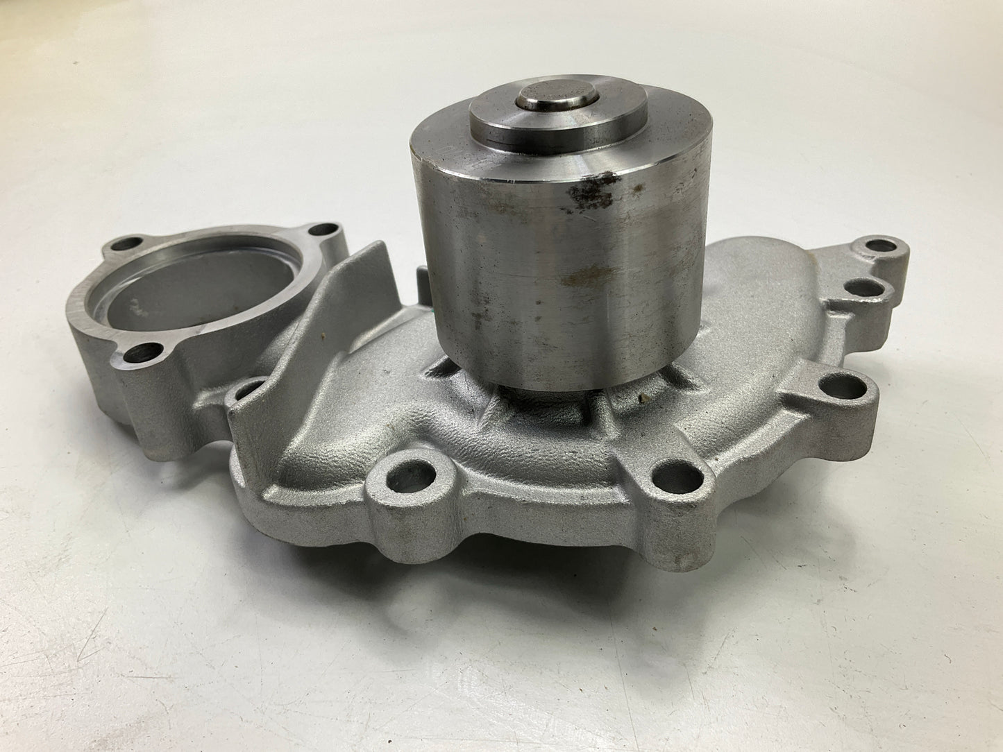 NEW - OUT OF BOX 42256 Engine Water Pump For 1993-1995 Toyota 3.0L-V6