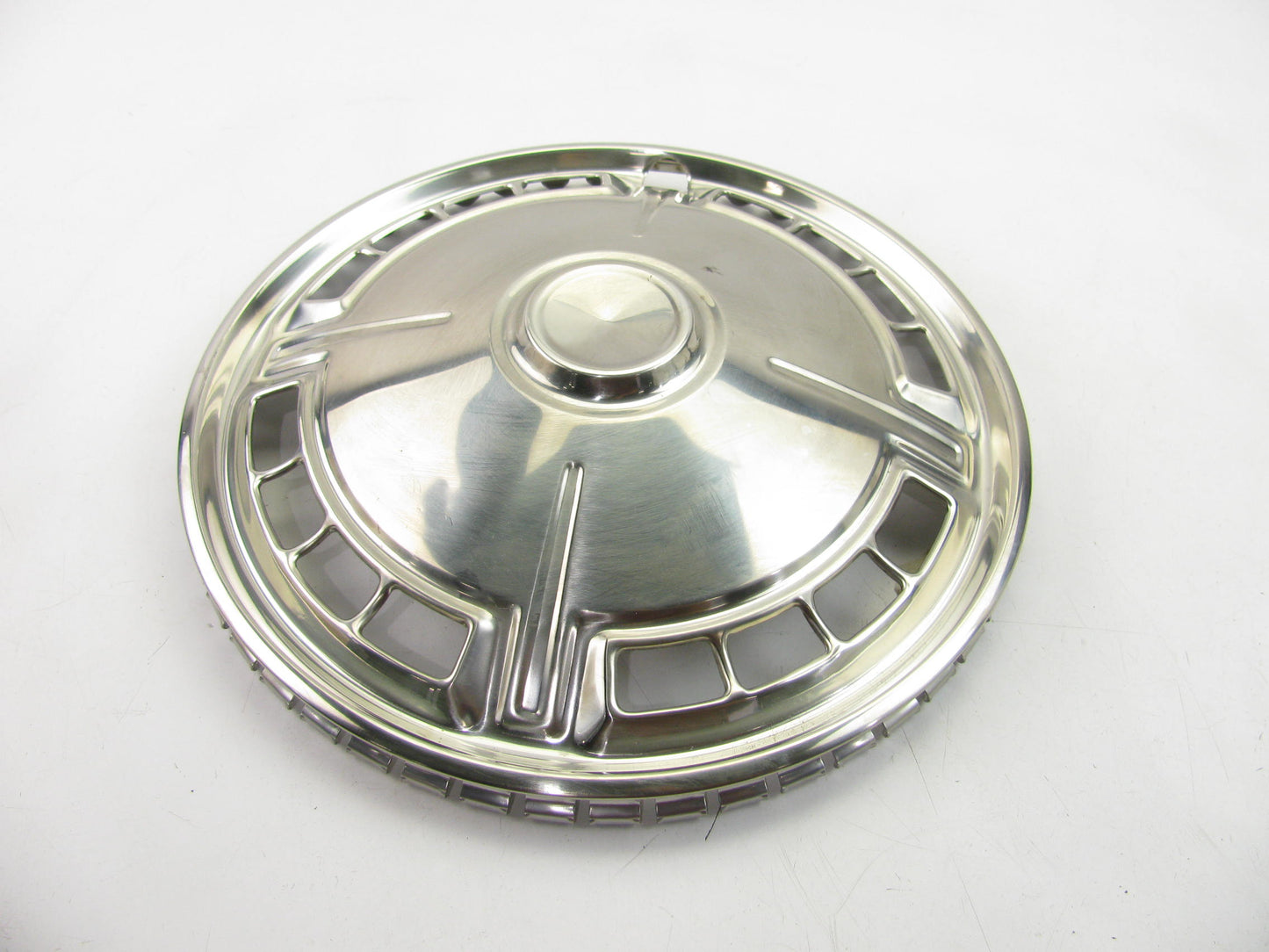 USED Vintage Unknown Fitment OEM TOYOTA 42621-220201-86 Wheel Hub Cap