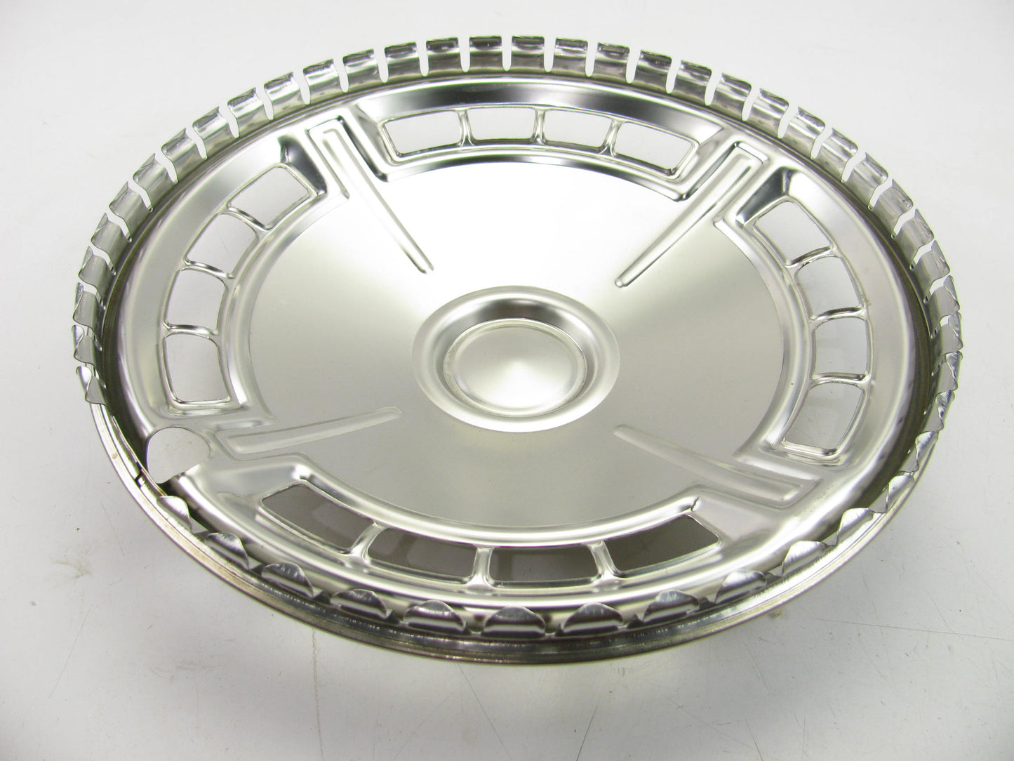 USED Vintage Unknown Fitment OEM TOYOTA 42621-220201-86 Wheel Hub Cap