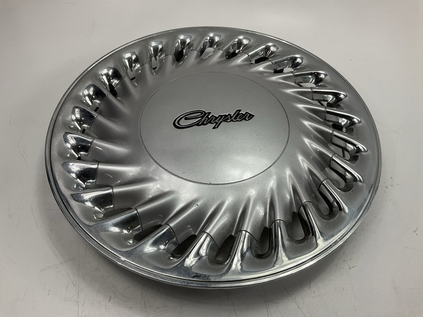 NEW - SCRATCHED - SEE PHOTOS - OEM 4472454 Wheel Hub Cap Cover 92-93 New Yorker