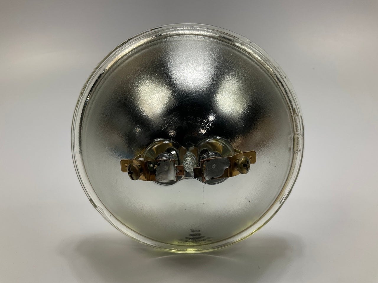 Wagner 4537-3 100-watt Sealed-beam PAR46 Aircraft Landing & Spot Light Bulb 4537