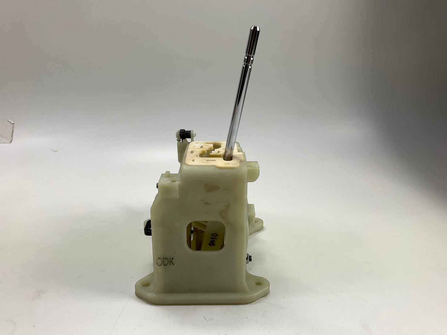 NEW UNBOXED OEM 46700-2J010 Automatic Shifter For 2009 Kia Borrego