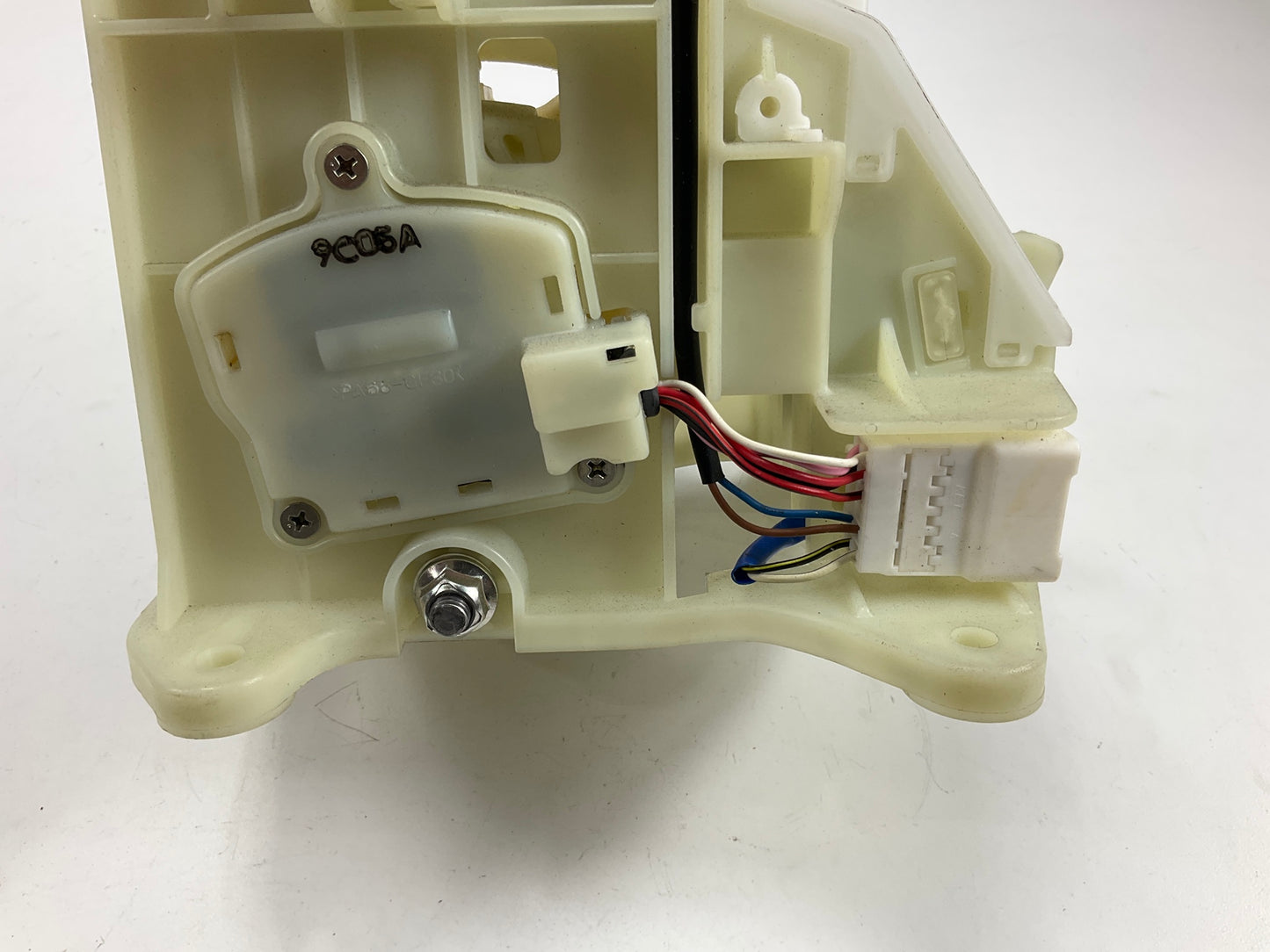NEW UNBOXED OEM 46700-2J010 Automatic Shifter For 2009 Kia Borrego