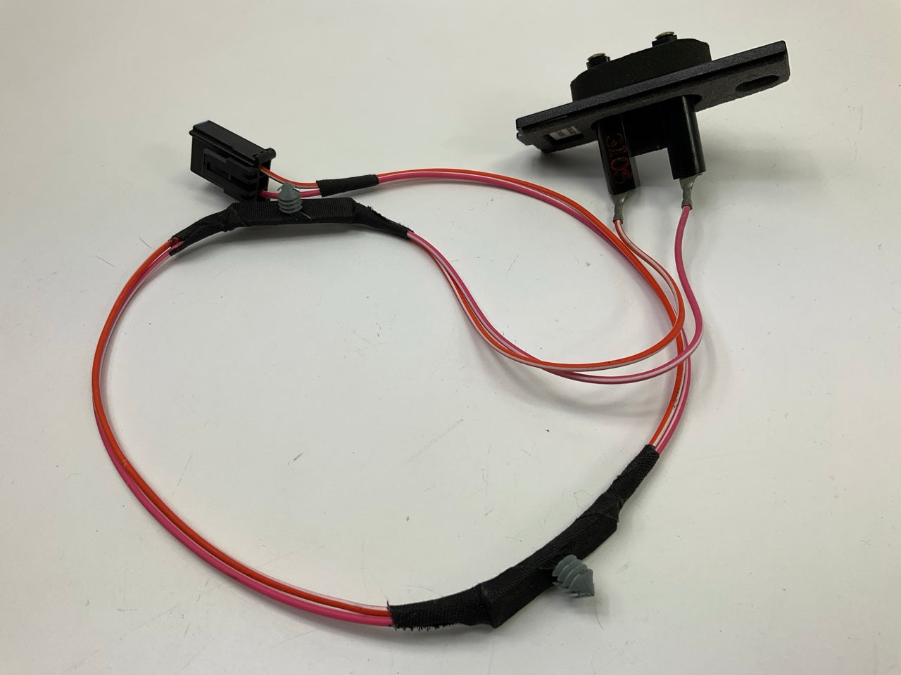NEW UNBOXED Left Power Door Lock Pin Contact OEM For 1996-2001 Caravan, Voyager
