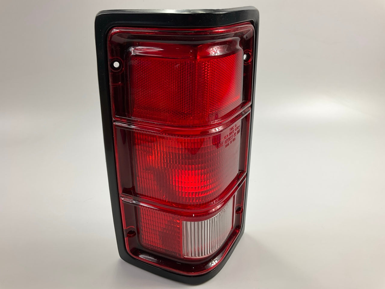 NEW UNBOXED 4712XM Left Drivers Side Tail Light For 1988-1993 Dodge Pickup Truck