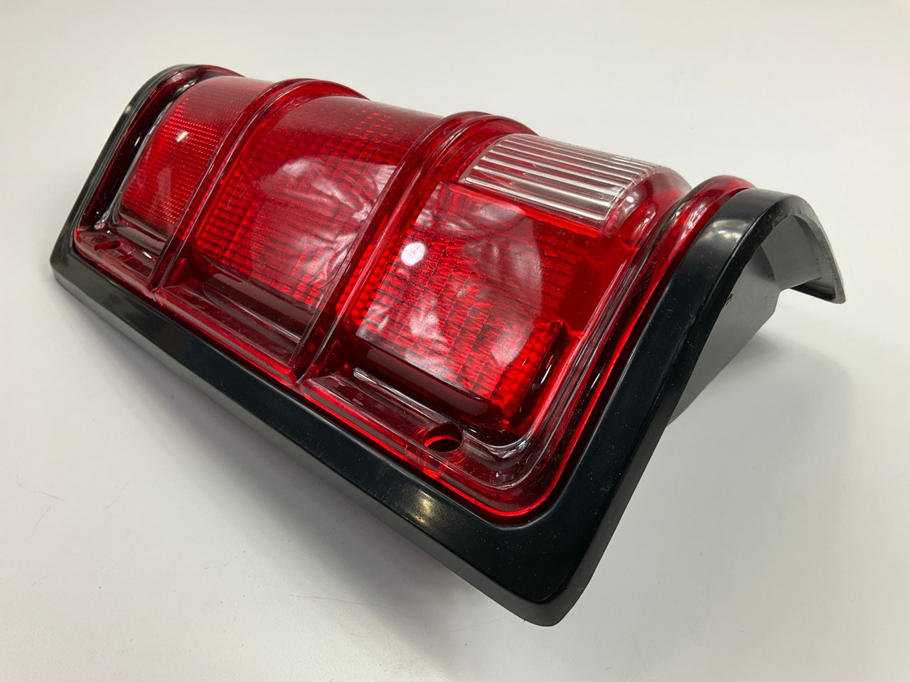 NEW UNBOXED 4712XM Left Drivers Side Tail Light For 1988-1993 Dodge Pickup Truck