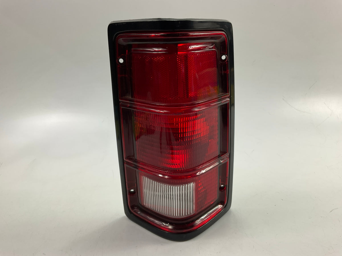 NEW UNBOXED Glo-Brite 4713 Right Tail Light Lamp