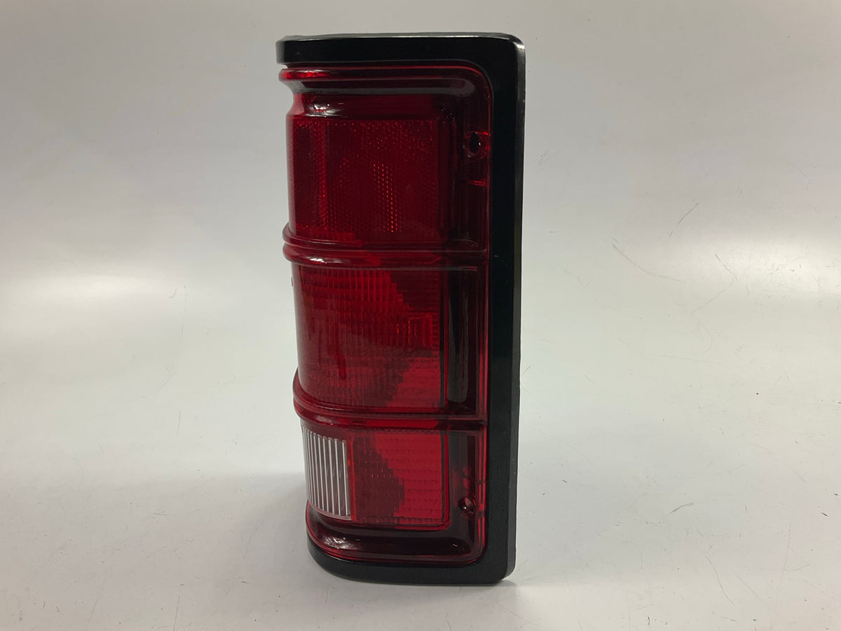 NEW UNBOXED Glo-Brite 4713 Right Tail Light Lamp