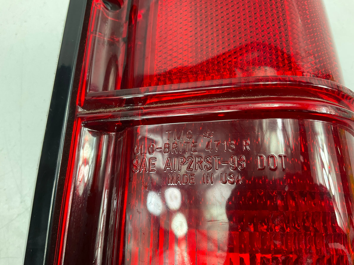 NEW UNBOXED Glo-Brite 4713 Right Tail Light Lamp