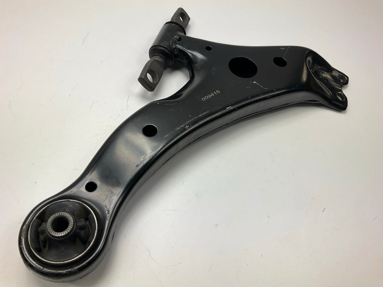 NEW AFTERMARKET 48068-06070 Front Lower Right Passengers Side Control Arm